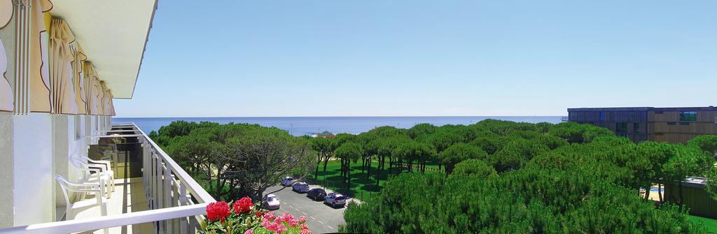 Hotel Bertha Fronte Mare ลิโดดิเยโซโล ภายนอก รูปภาพ